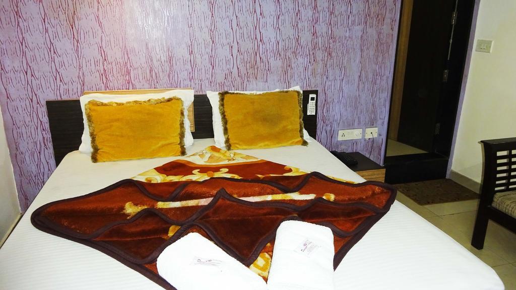 Hotel Durga International Yeni Delhi Dış mekan fotoğraf