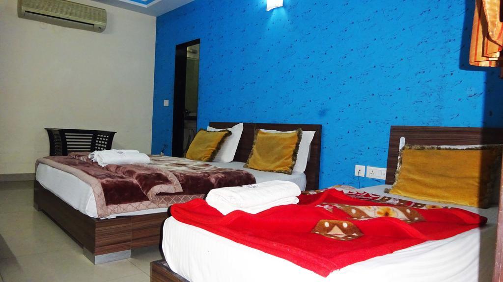 Hotel Durga International Yeni Delhi Dış mekan fotoğraf