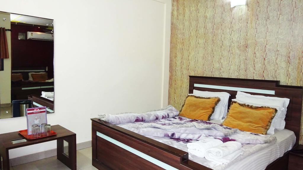 Hotel Durga International Yeni Delhi Dış mekan fotoğraf
