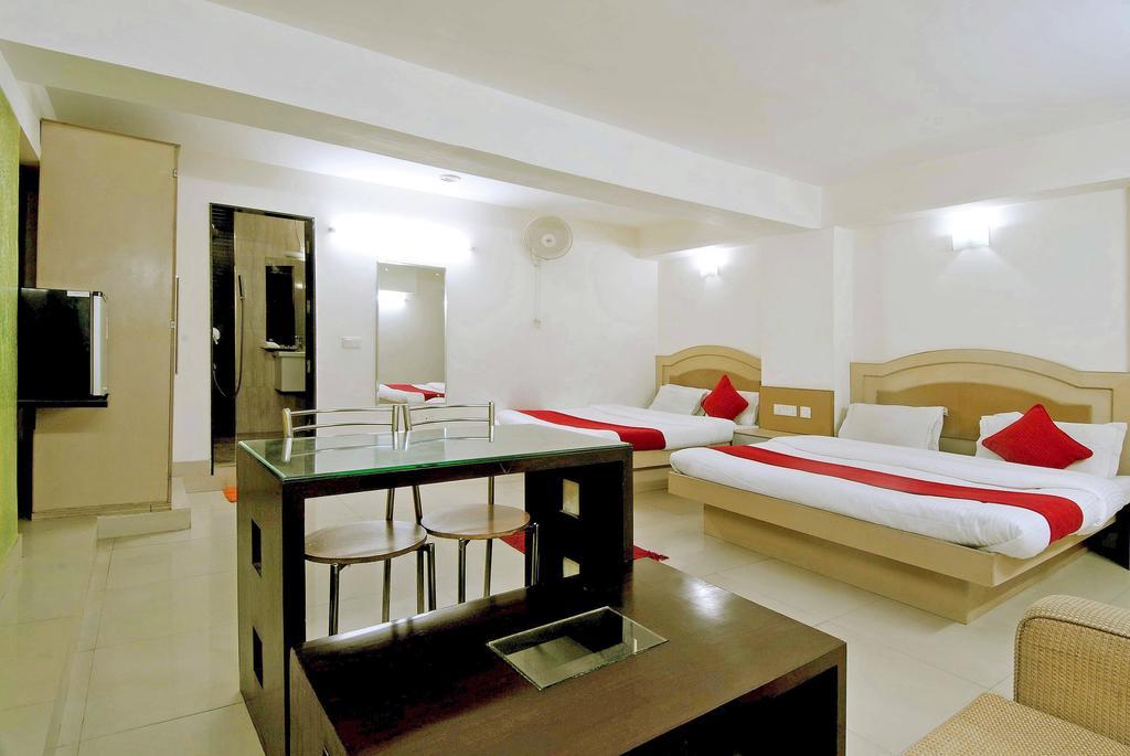 Hotel Durga International Yeni Delhi Dış mekan fotoğraf