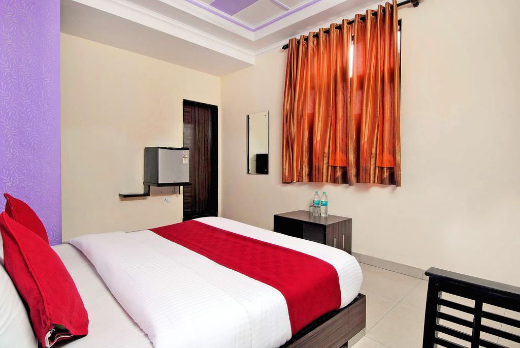Hotel Durga International Yeni Delhi Oda fotoğraf
