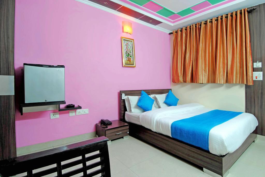 Hotel Durga International Yeni Delhi Oda fotoğraf