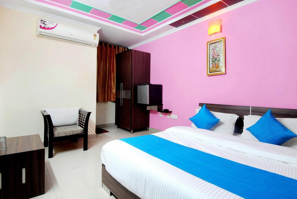 Hotel Durga International Yeni Delhi Oda fotoğraf