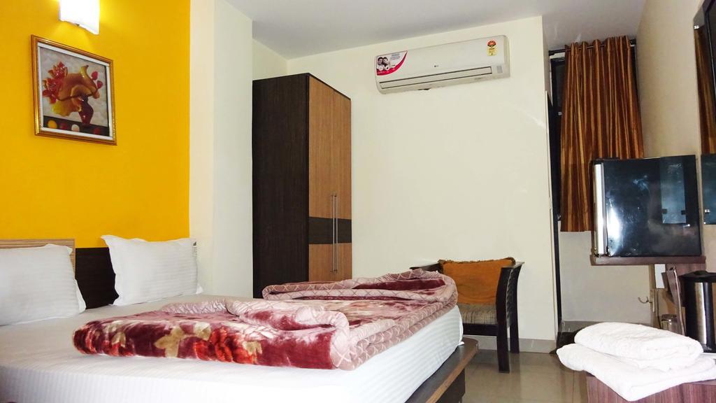 Hotel Durga International Yeni Delhi Oda fotoğraf