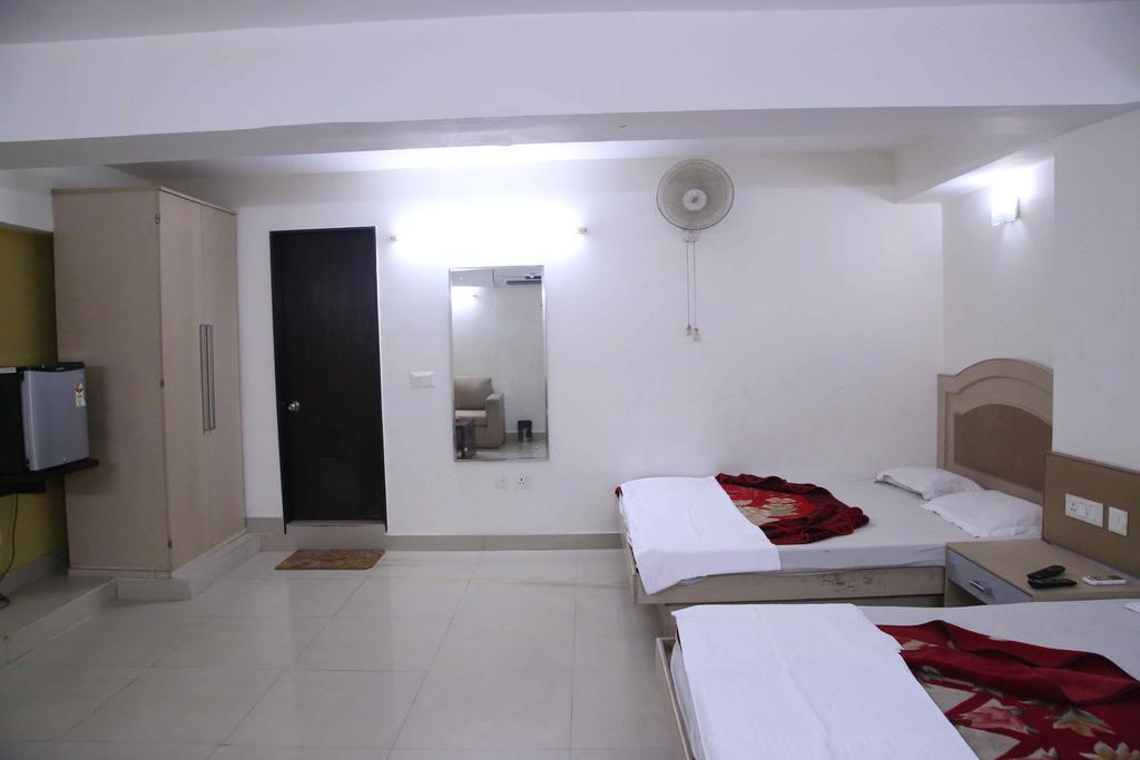 Hotel Durga International Yeni Delhi Oda fotoğraf