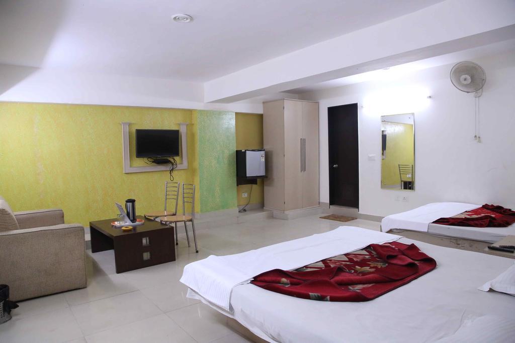 Hotel Durga International Yeni Delhi Oda fotoğraf