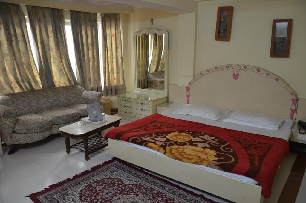 Hotel Durga International Yeni Delhi Oda fotoğraf