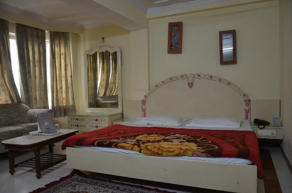 Hotel Durga International Yeni Delhi Oda fotoğraf