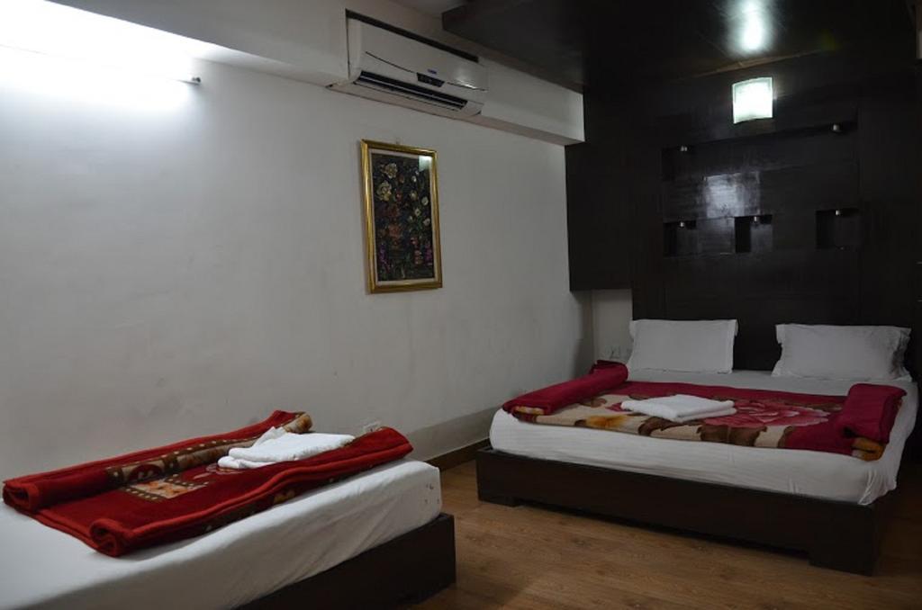 Hotel Durga International Yeni Delhi Oda fotoğraf