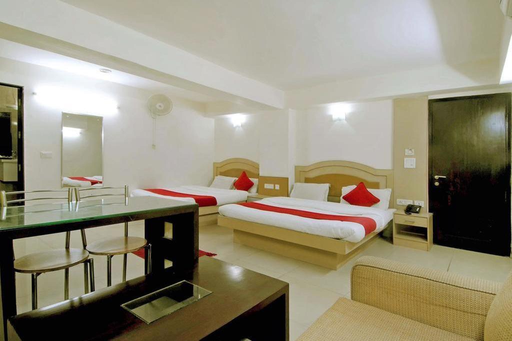 Hotel Durga International Yeni Delhi Dış mekan fotoğraf